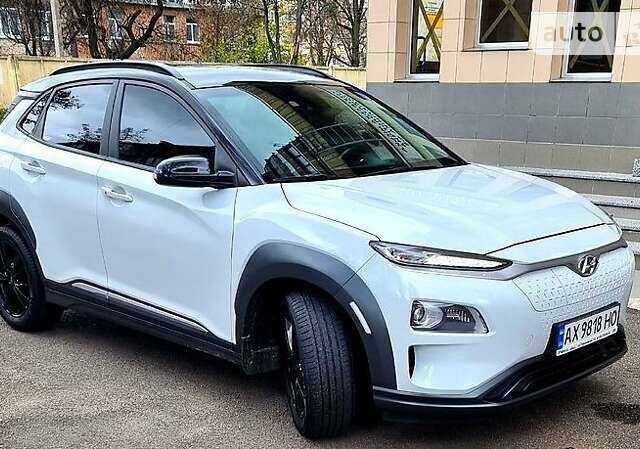 Білий Хендай Kona, об'ємом двигуна 0 л та пробігом 96 тис. км за 15900 $, фото 3 на Automoto.ua