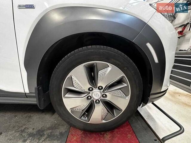 Білий Хендай Kona, об'ємом двигуна 0 л та пробігом 92 тис. км за 16900 $, фото 14 на Automoto.ua