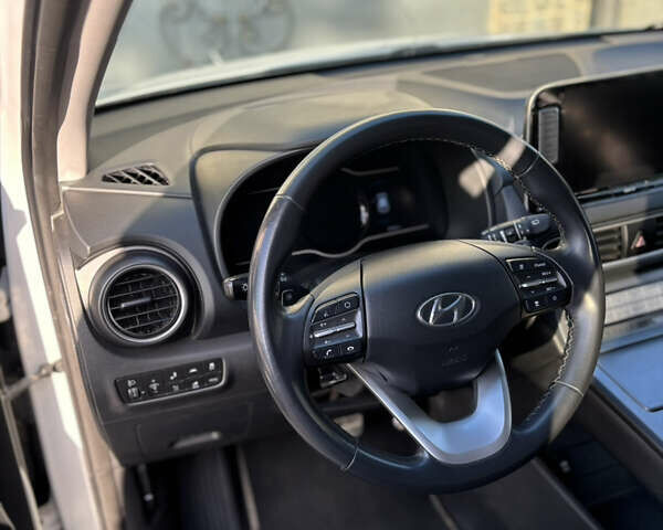 Білий Хендай Kona, об'ємом двигуна 0 л та пробігом 81 тис. км за 15200 $, фото 17 на Automoto.ua
