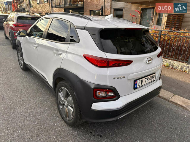 Білий Хендай Kona, об'ємом двигуна 0 л та пробігом 93 тис. км за 15500 $, фото 3 на Automoto.ua