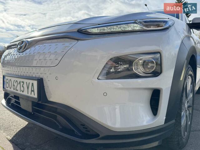 Белый Хендай Kona, объемом двигателя 0 л и пробегом 67 тыс. км за 16350 $, фото 26 на Automoto.ua
