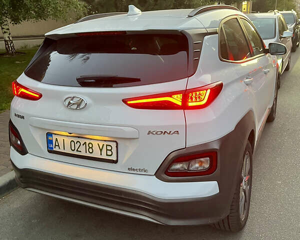 Білий Хендай Kona, об'ємом двигуна 0 л та пробігом 54 тис. км за 19000 $, фото 3 на Automoto.ua