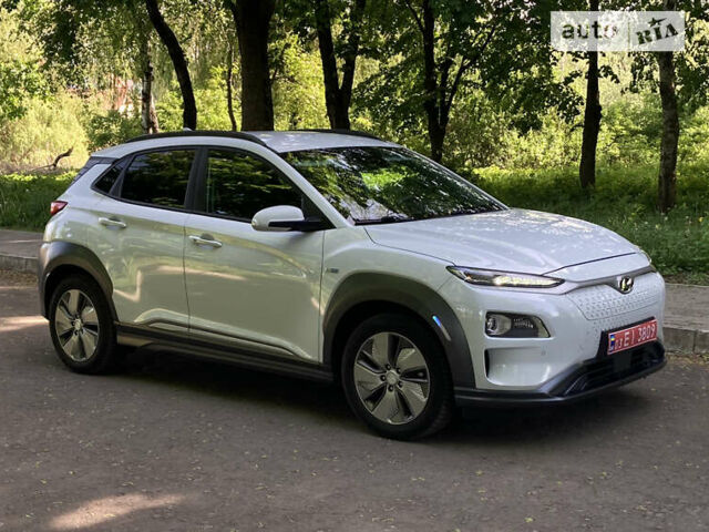 Білий Хендай Kona, об'ємом двигуна 0 л та пробігом 105 тис. км за 17100 $, фото 1 на Automoto.ua