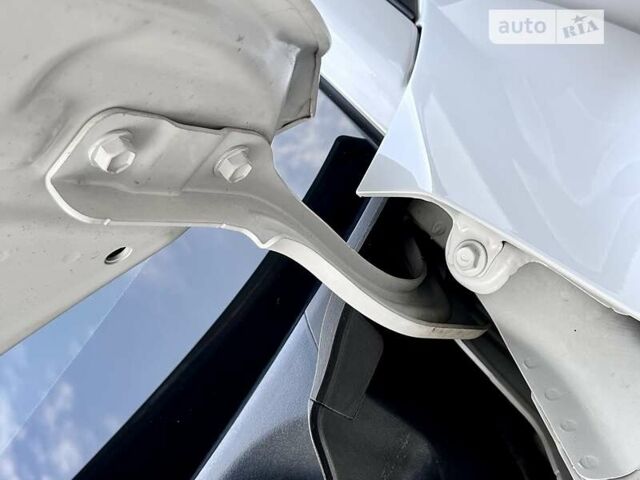 Белый Хендай Kona, объемом двигателя 0 л и пробегом 78 тыс. км за 29999 $, фото 45 на Automoto.ua