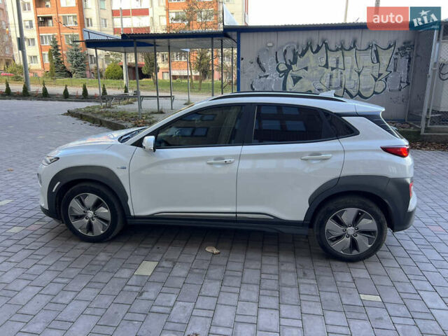 Белый Хендай Kona, объемом двигателя 0 л и пробегом 97 тыс. км за 16800 $, фото 3 на Automoto.ua