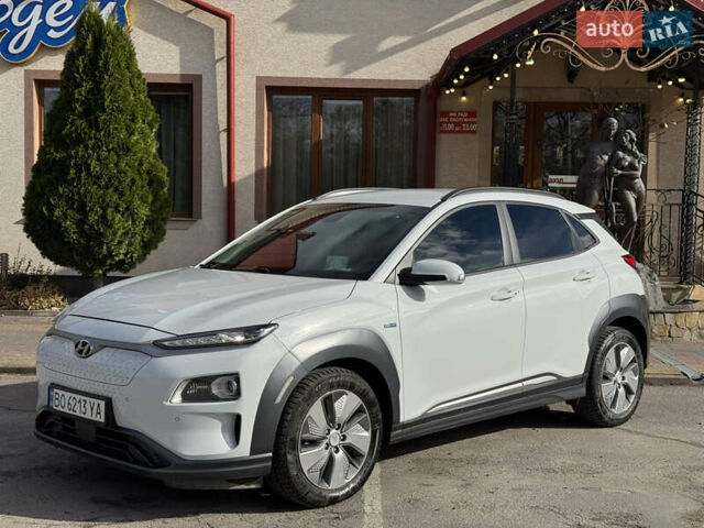 Белый Хендай Kona, объемом двигателя 0 л и пробегом 67 тыс. км за 16350 $, фото 6 на Automoto.ua