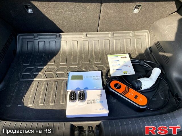 Белый Хендай Kona, объемом двигателя 0 л и пробегом 45 тыс. км за 17200 $, фото 4 на Automoto.ua