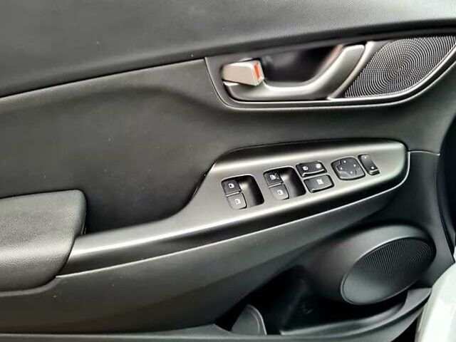 Білий Хендай Kona, об'ємом двигуна 0 л та пробігом 96 тис. км за 15900 $, фото 8 на Automoto.ua