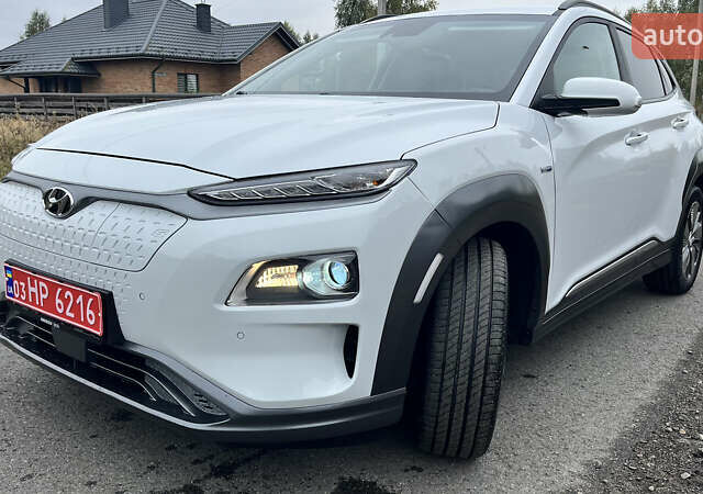 Белый Хендай Kona, объемом двигателя 0 л и пробегом 150 тыс. км за 16500 $, фото 5 на Automoto.ua