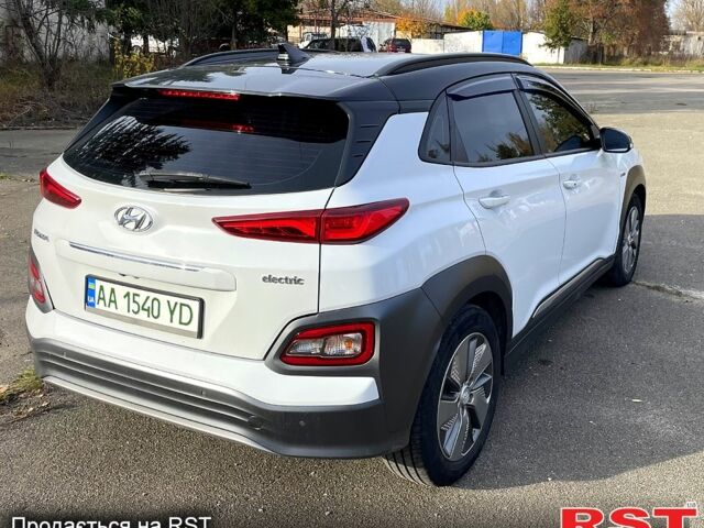 Білий Хендай Kona, об'ємом двигуна 0 л та пробігом 98 тис. км за 16500 $, фото 5 на Automoto.ua