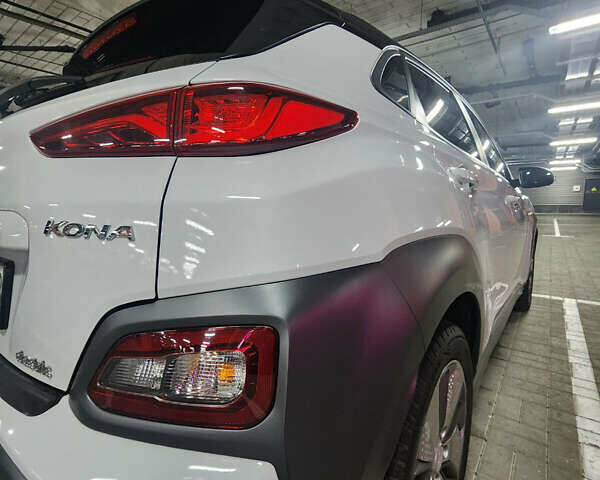 Белый Хендай Kona, объемом двигателя 0 л и пробегом 109 тыс. км за 17900 $, фото 10 на Automoto.ua