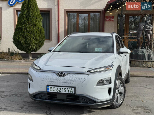 Белый Хендай Kona, объемом двигателя 0 л и пробегом 67 тыс. км за 16350 $, фото 3 на Automoto.ua