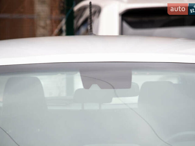 Белый Хендай Kona, объемом двигателя 2 л и пробегом 98 тыс. км за 15200 $, фото 15 на Automoto.ua