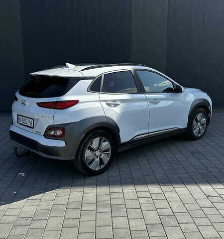Білий Хендай Kona, об'ємом двигуна 0 л та пробігом 116 тис. км за 16900 $, фото 2 на Automoto.ua
