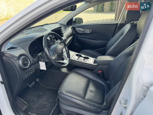 Белый Хендай Kona, объемом двигателя 0 л и пробегом 108 тыс. км за 16700 $, фото 15 на Automoto.ua