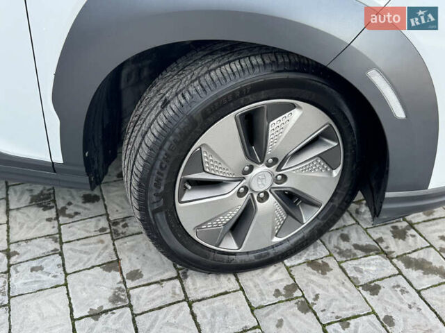Білий Хендай Kona, об'ємом двигуна 0 л та пробігом 112 тис. км за 16499 $, фото 58 на Automoto.ua