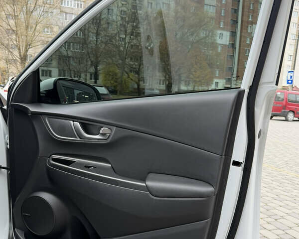 Білий Хендай Kona, об'ємом двигуна 0 л та пробігом 38 тис. км за 18200 $, фото 34 на Automoto.ua