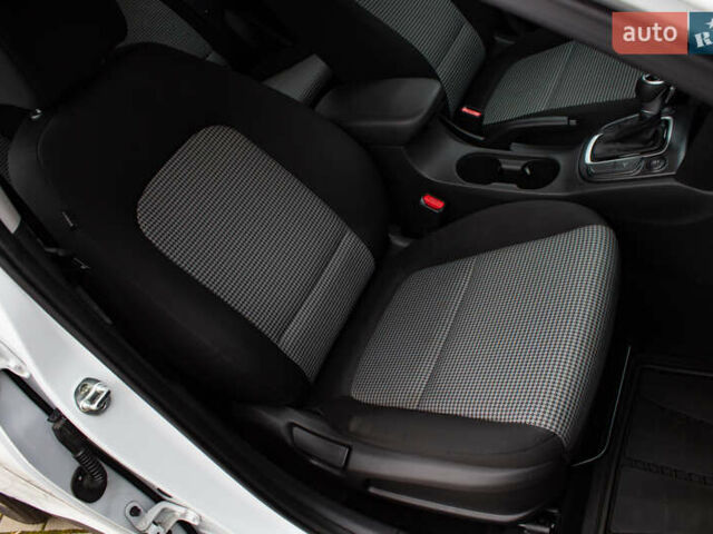 Белый Хендай Kona, объемом двигателя 2 л и пробегом 98 тыс. км за 15200 $, фото 28 на Automoto.ua