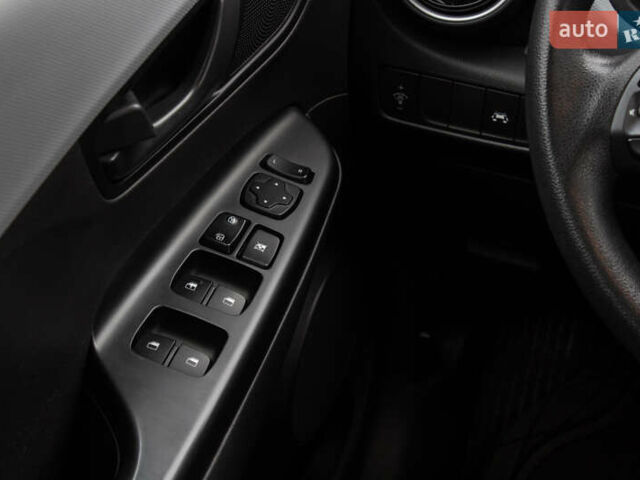 Белый Хендай Kona, объемом двигателя 2 л и пробегом 98 тыс. км за 15200 $, фото 24 на Automoto.ua