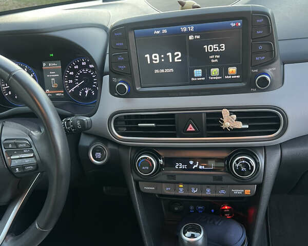 Білий Хендай Kona, об'ємом двигуна 1.59 л та пробігом 22 тис. км за 18500 $, фото 5 на Automoto.ua