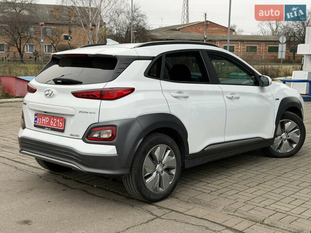 Белый Хендай Kona, объемом двигателя 0 л и пробегом 105 тыс. км за 16800 $, фото 3 на Automoto.ua