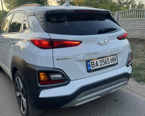 Білий Хендай Kona, об'ємом двигуна 1.59 л та пробігом 22 тис. км за 18500 $, фото 3 на Automoto.ua