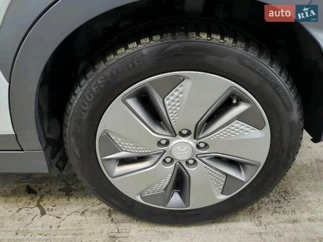 Білий Хендай Kona, об'ємом двигуна 0 л та пробігом 113 тис. км за 18300 $, фото 68 на Automoto.ua