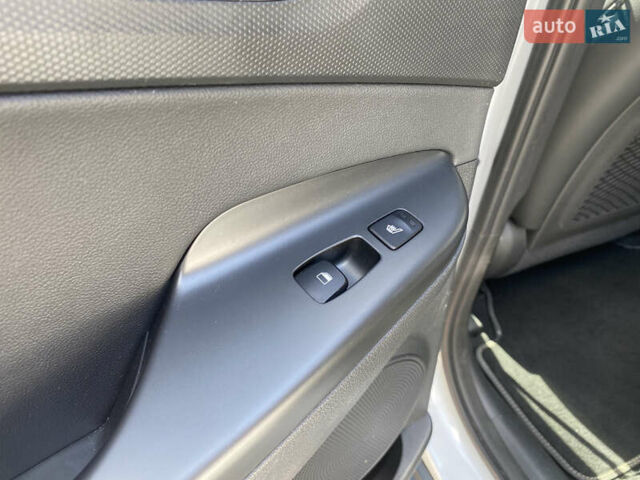 Белый Хендай Kona, объемом двигателя 0 л и пробегом 112 тыс. км за 17900 $, фото 22 на Automoto.ua