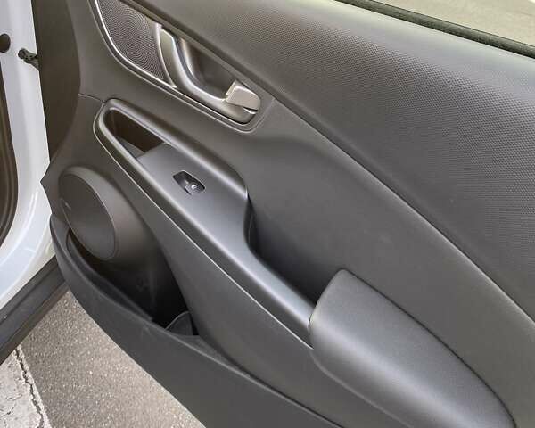 Білий Хендай Kona, об'ємом двигуна 0 л та пробігом 113 тис. км за 18300 $, фото 30 на Automoto.ua