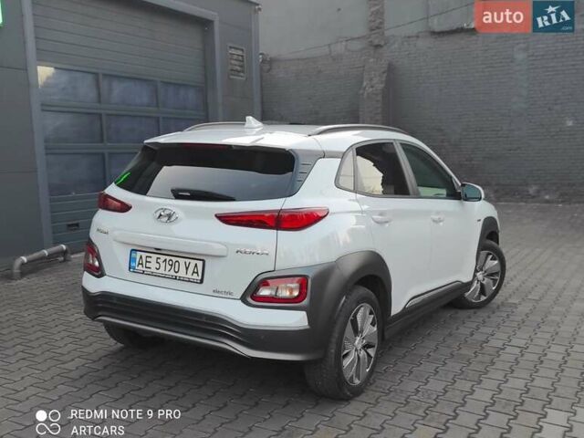 Белый Хендай Kona, объемом двигателя 0 л и пробегом 97 тыс. км за 17999 $, фото 10 на Automoto.ua