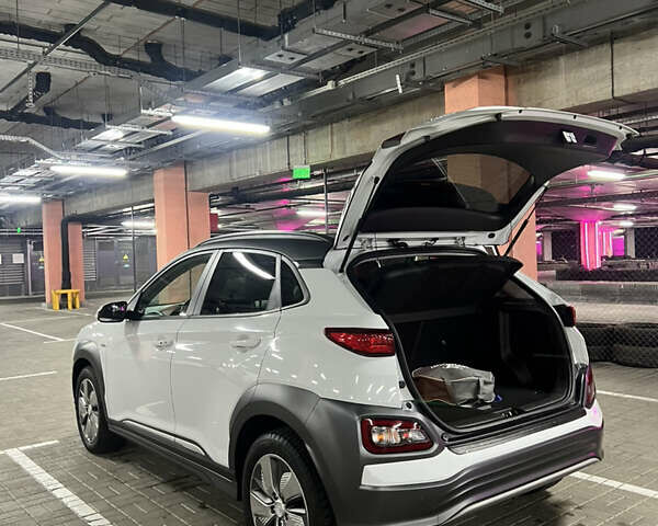 Белый Хендай Kona, объемом двигателя 0 л и пробегом 109 тыс. км за 17900 $, фото 13 на Automoto.ua