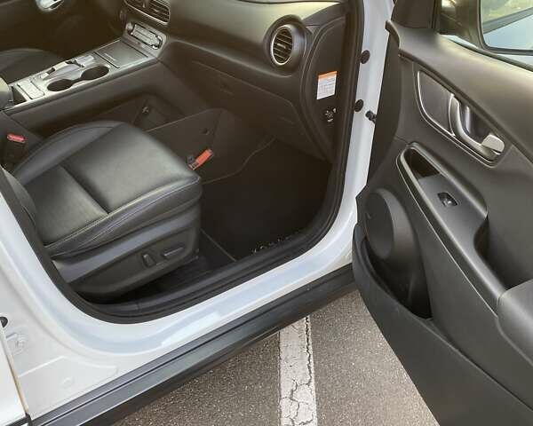 Білий Хендай Kona, об'ємом двигуна 0 л та пробігом 113 тис. км за 18300 $, фото 28 на Automoto.ua