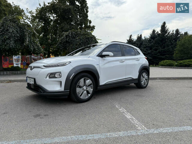 Белый Хендай Kona, объемом двигателя 0 л и пробегом 128 тыс. км за 17500 $, фото 3 на Automoto.ua