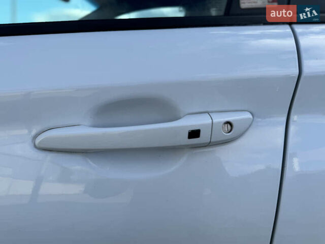 Белый Хендай Kona, объемом двигателя 0 л и пробегом 108 тыс. км за 16700 $, фото 14 на Automoto.ua