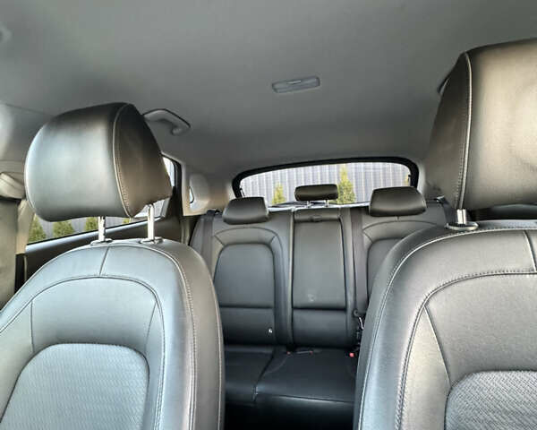 Белый Хендай Kona, объемом двигателя 0 л и пробегом 96 тыс. км за 16900 $, фото 5 на Automoto.ua
