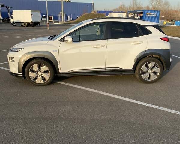 Білий Хендай Kona, об'ємом двигуна 0 л та пробігом 113 тис. км за 18300 $, фото 4 на Automoto.ua