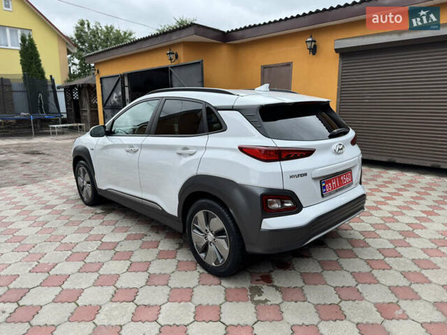 Білий Хендай Kona, об'ємом двигуна 0 л та пробігом 68 тис. км за 14999 $, фото 7 на Automoto.ua