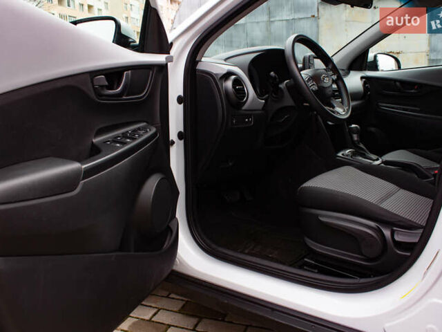 Белый Хендай Kona, объемом двигателя 2 л и пробегом 98 тыс. км за 15200 $, фото 29 на Automoto.ua