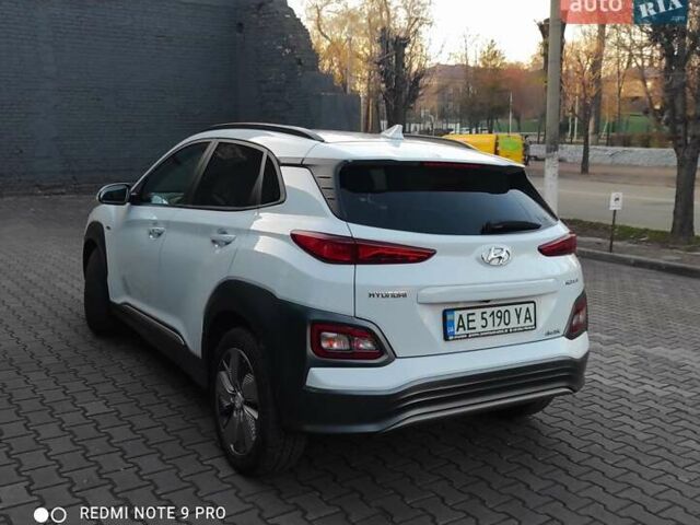 Белый Хендай Kona, объемом двигателя 0 л и пробегом 97 тыс. км за 17999 $, фото 9 на Automoto.ua