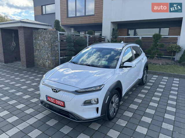 Белый Хендай Kona, объемом двигателя 0 л и пробегом 108 тыс. км за 16700 $, фото 7 на Automoto.ua