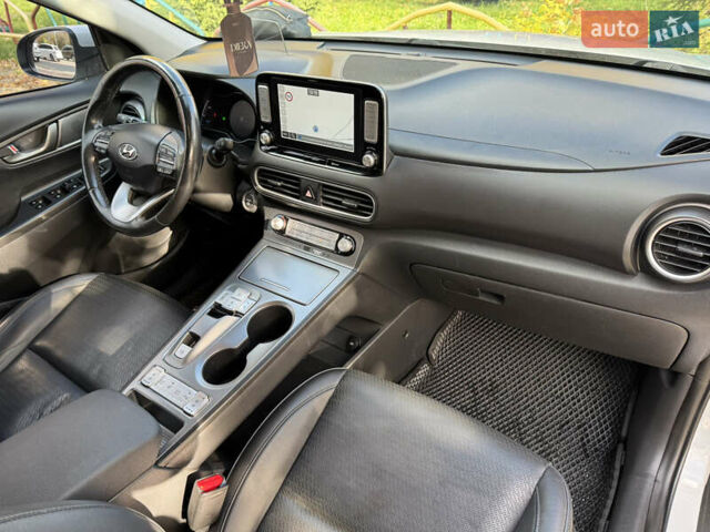 Белый Хендай Kona, объемом двигателя 0 л и пробегом 67 тыс. км за 16350 $, фото 60 на Automoto.ua