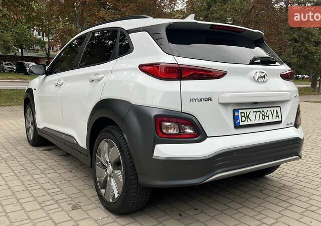 Білий Хендай Kona, об'ємом двигуна 0 л та пробігом 134 тис. км за 16850 $, фото 17 на Automoto.ua