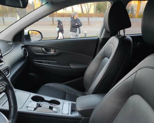 Белый Хендай Kona, объемом двигателя 0 л и пробегом 97 тыс. км за 17999 $, фото 20 на Automoto.ua