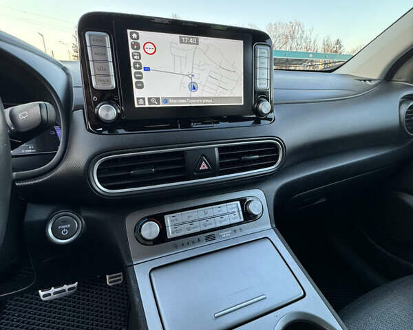 Белый Хендай Kona, объемом двигателя 0 л и пробегом 96 тыс. км за 16900 $, фото 10 на Automoto.ua