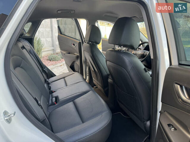Білий Хендай Kona, об'ємом двигуна 0 л та пробігом 112 тис. км за 16499 $, фото 17 на Automoto.ua