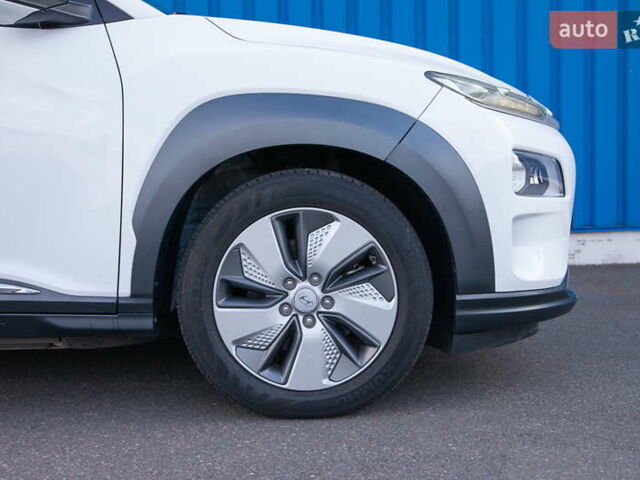 Белый Хендай Kona, объемом двигателя 0 л и пробегом 26 тыс. км за 17900 $, фото 5 на Automoto.ua