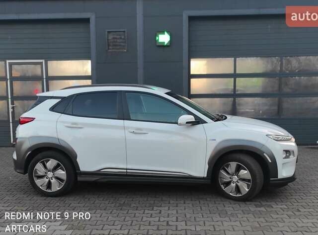 Белый Хендай Kona, объемом двигателя 0 л и пробегом 97 тыс. км за 17999 $, фото 5 на Automoto.ua