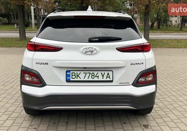 Білий Хендай Kona, об'ємом двигуна 0 л та пробігом 134 тис. км за 16850 $, фото 10 на Automoto.ua