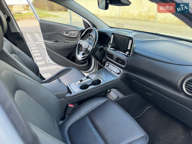 Белый Хендай Kona, объемом двигателя 0 л и пробегом 108 тыс. км за 16700 $, фото 27 на Automoto.ua