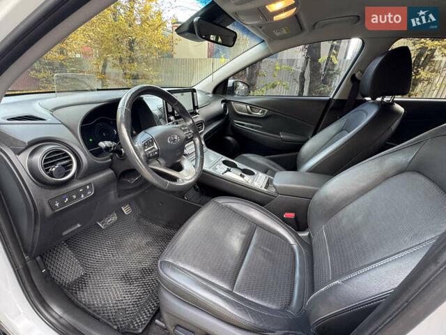 Белый Хендай Kona, объемом двигателя 0 л и пробегом 67 тыс. км за 16350 $, фото 82 на Automoto.ua